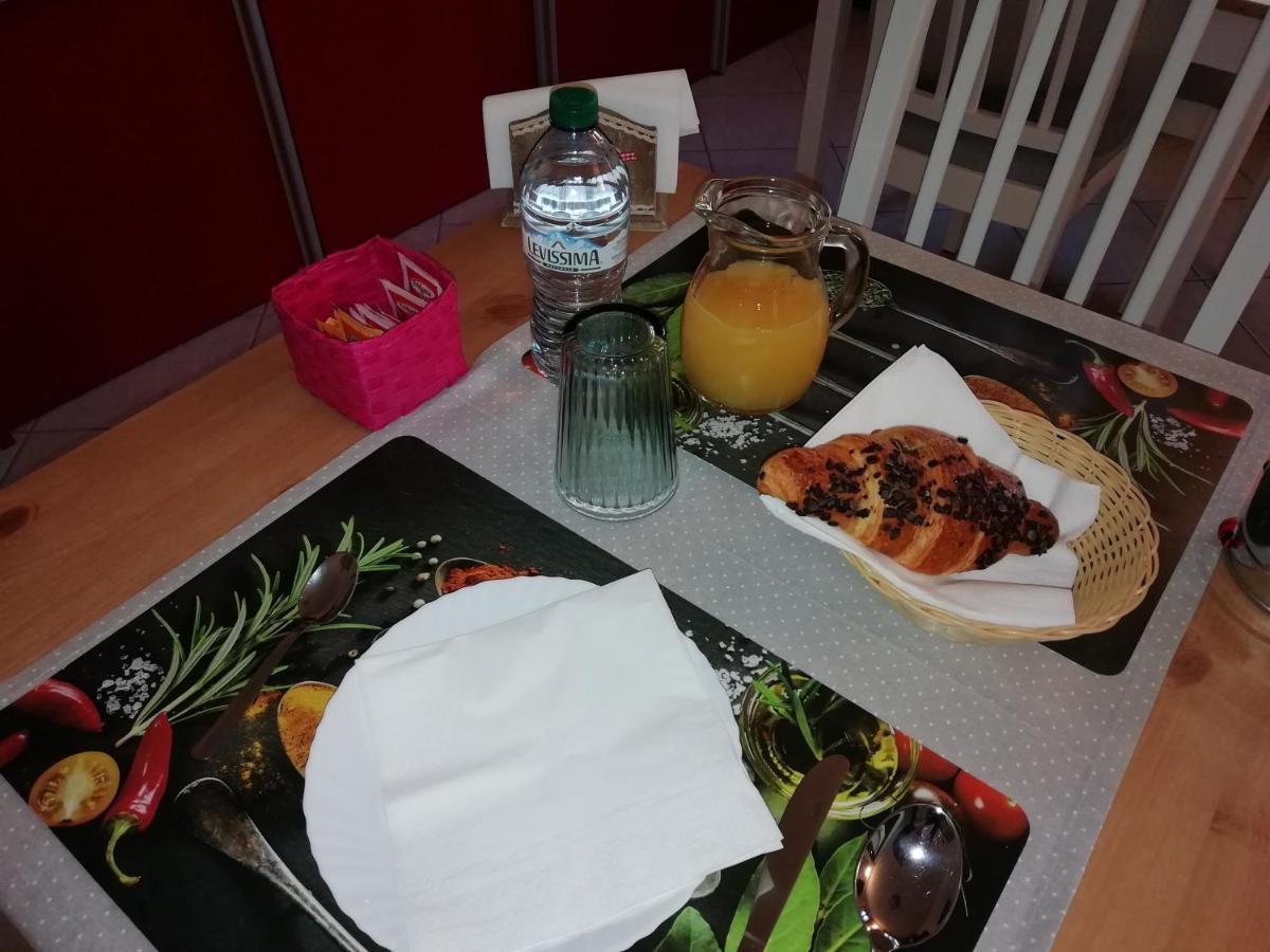 Garlasco B&B La Casa Dei Frutti Di Bosco מראה חיצוני תמונה